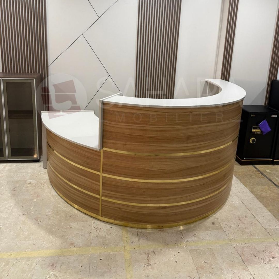 Comptoir d'accueil avec façade courbe de sahara mobilier